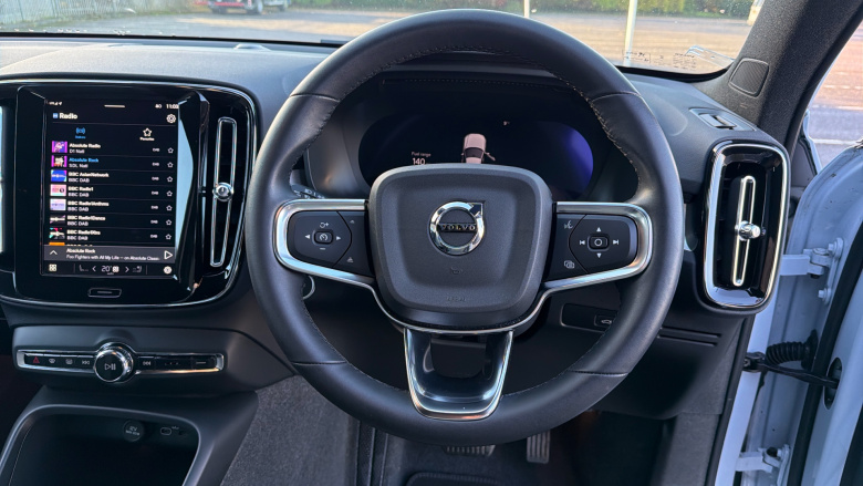 Volvo XC40 2.0 B3P Plus Dark 5dr Auto Petrol Estate